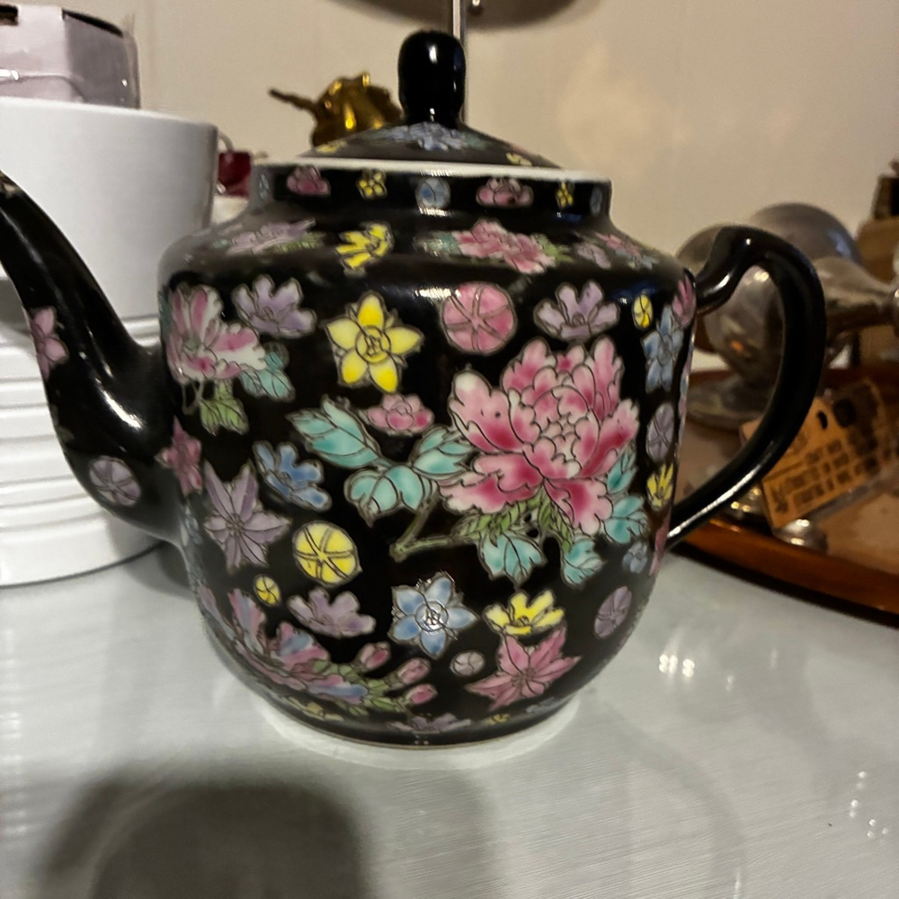 Vintage Jingdezhen Floral Enamel Teapot – Black Porcelain with Pastel Flowers